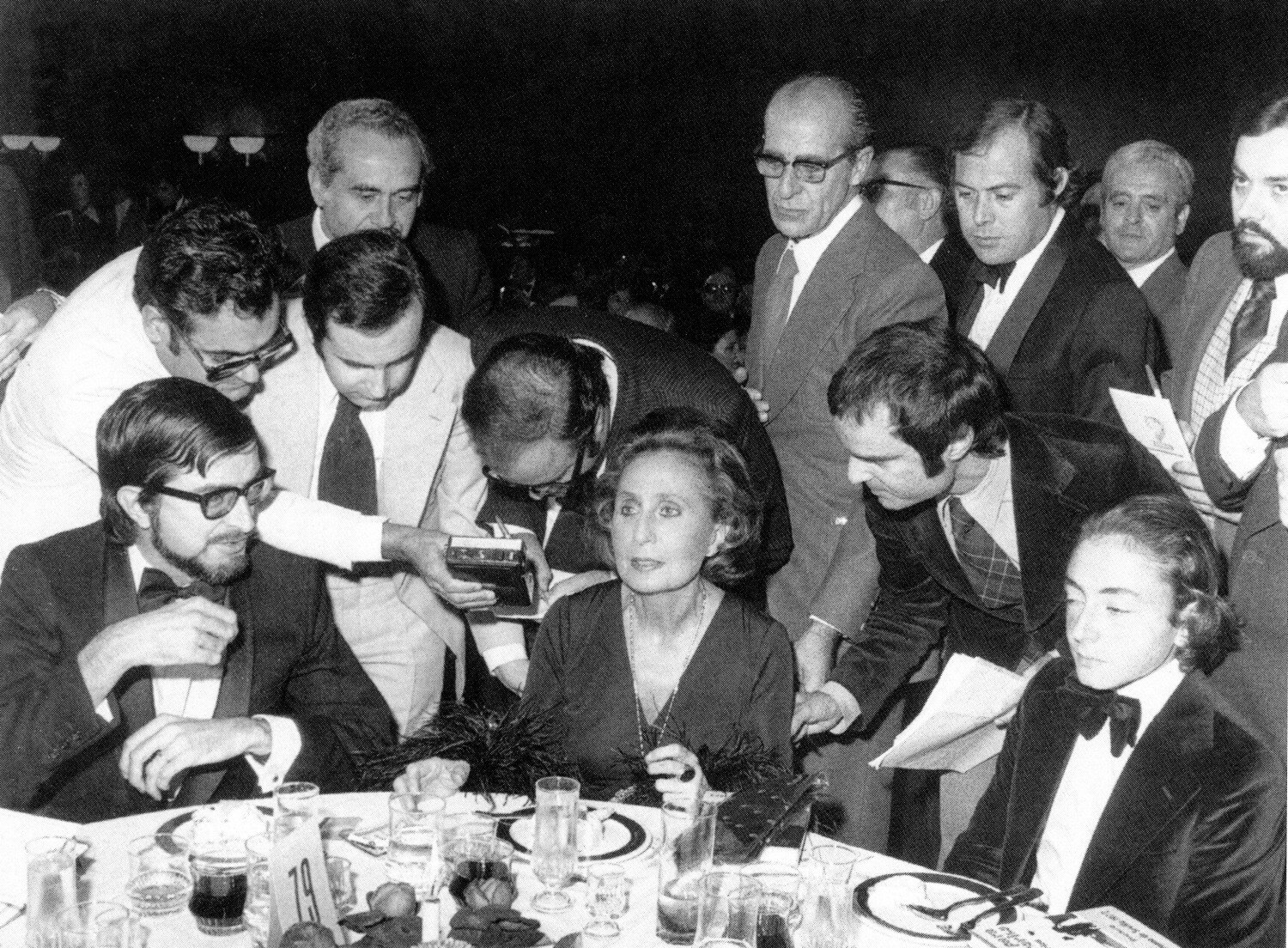En la cena del Premio Planeta 1975 con la ganadora, Mercedes Salisachs, por "La gangrena". / Archivo Rafael Borràs